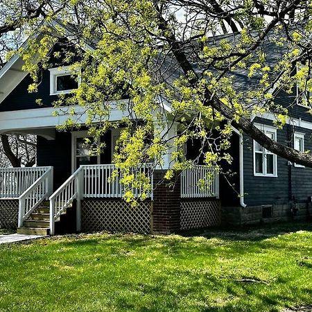 Mrs. Hughes Cottage - 2 Bedroom House W/ Parking Hamilton Exteriör bild