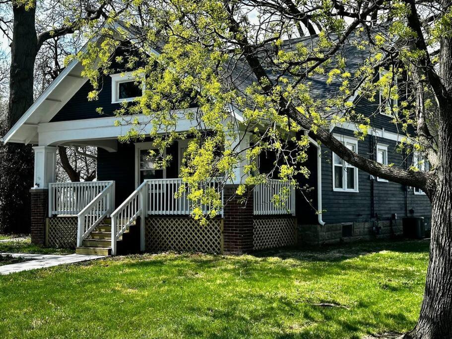 Mrs. Hughes Cottage - 2 Bedroom House W/ Parking Hamilton Exteriör bild