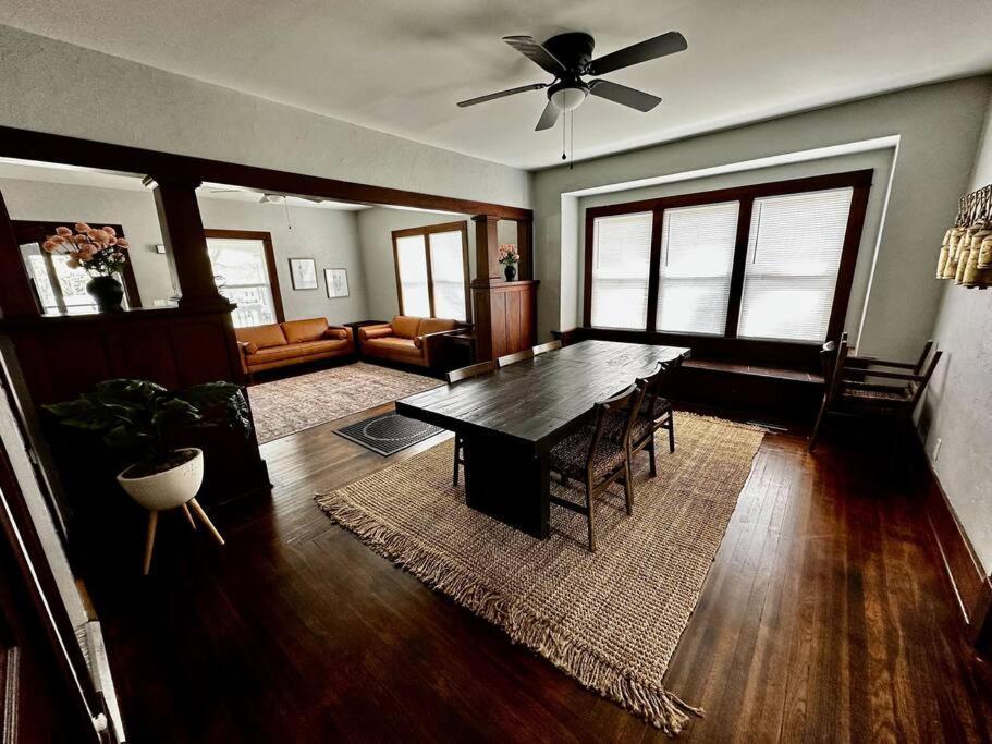 Mrs. Hughes Cottage - 2 Bedroom House W/ Parking Hamilton Exteriör bild