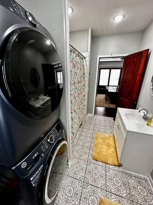 Mrs. Hughes Cottage - 2 Bedroom House W/ Parking Hamilton Exteriör bild